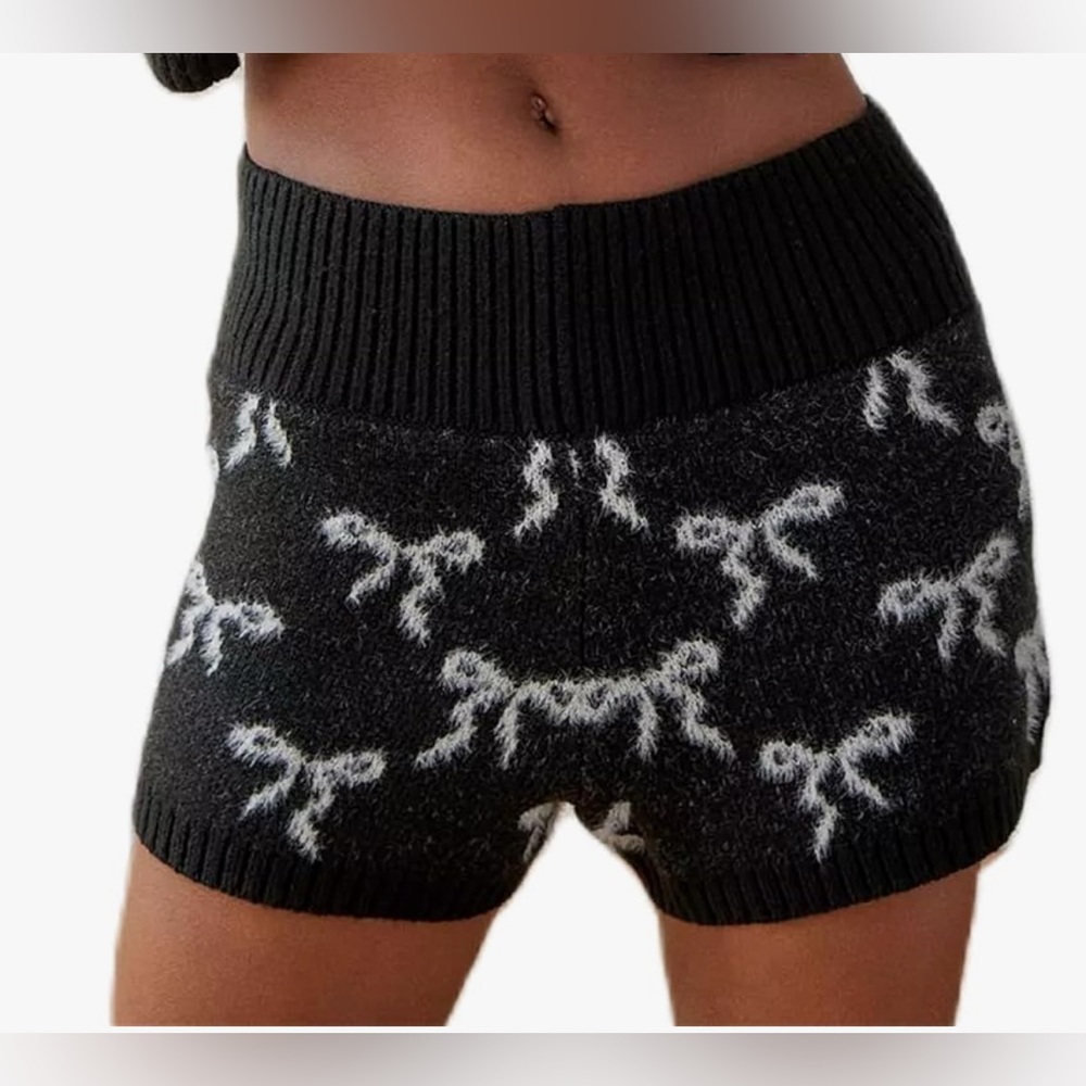 🆕Urban Outfitters Black Knit Shorts with White Bow Pattern S🆕